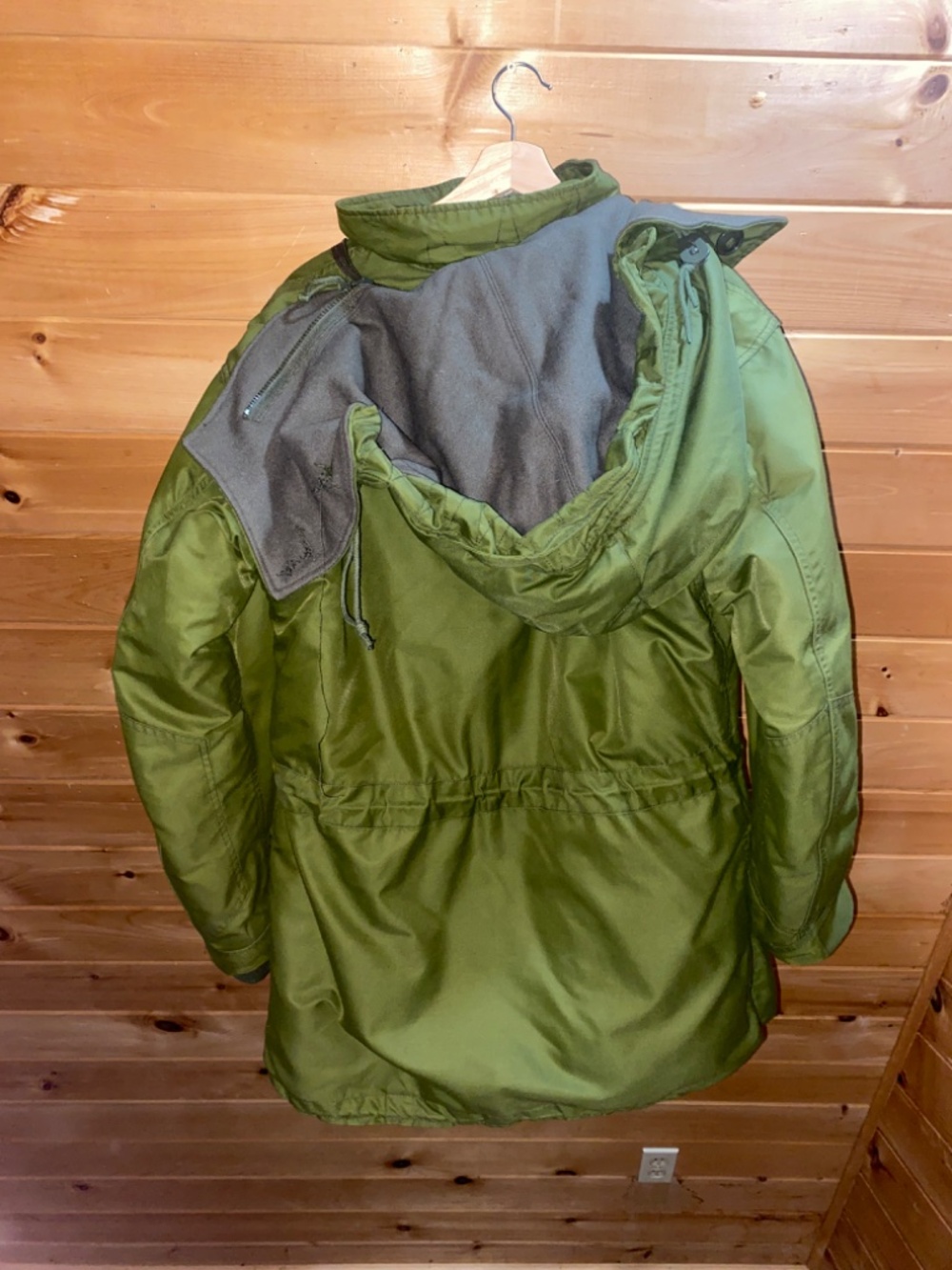 Canadian Forces Army Gore-Tex IECS Combat Parka 70/36 (Fits like a Large) - Picture 2 of 9